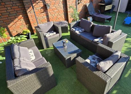 Antracytowy zestaw ogrodowy z technorattanu dla 8 osób