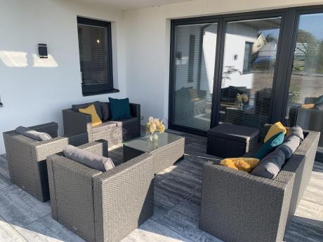 Antracytowy zestaw ogrodowy z technorattanu dla 8 osób