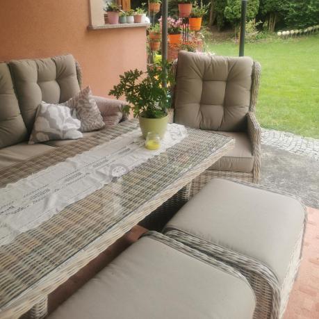 Beżowe meble na taras z wysokim stołem i regulowanymi fotelami - Laritto Dining - Beige
