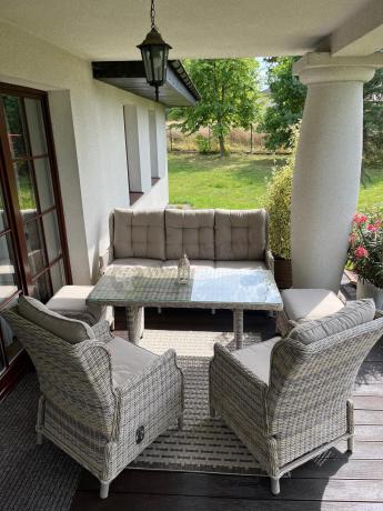 Beżowe meble na taras z wysokim stołem i regulowanymi fotelami - Laritto Dining - Beige