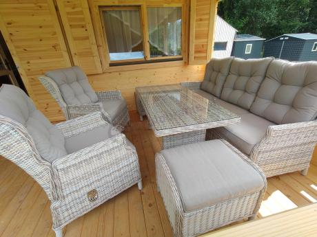 Beżowe meble na taras z wysokim stołem i regulowanymi fotelami - Laritto Dining - Beige