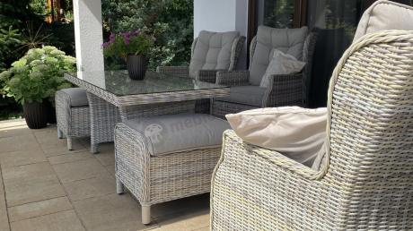 Beżowe meble na taras z wysokim stołem i regulowanymi fotelami - Laritto Dining - Beige