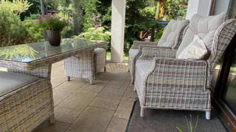 Beżowe meble na taras z wysokim stołem i regulowanymi fotelami - Laritto Dining - Beige