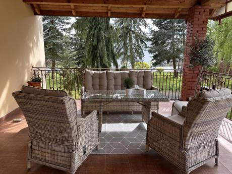 Beżowe meble na taras z wysokim stołem i regulowanymi fotelami - Laritto Dining - Beige