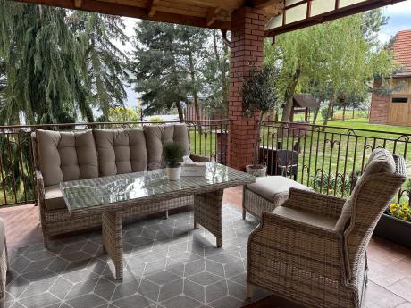 Beżowe meble na taras z wysokim stołem i regulowanymi fotelami - Laritto Dining - Beige