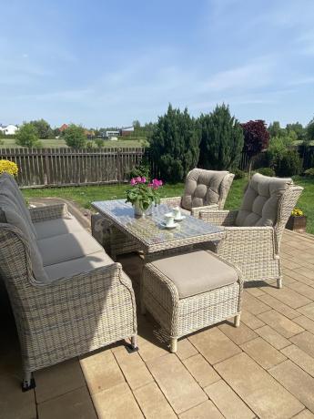 Beżowe meble na taras z wysokim stołem i regulowanymi fotelami - Laritto Dining - Beige