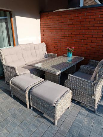 Beżowe meble na taras z wysokim stołem i regulowanymi fotelami - Laritto Dining - Beige