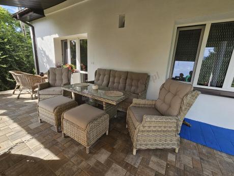 Beżowe meble na taras z wysokim stołem i regulowanymi fotelami - Laritto Dining - Beige