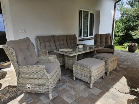 Beżowe meble na taras z wysokim stołem i regulowanymi fotelami - Laritto Dining - Beige