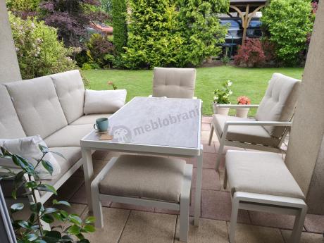 Beżowy komplet aluminiowych mebli na taras dla 7 osób - sofa 200cm, fotele i pufy - Tavaro