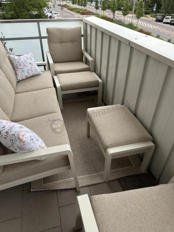 Beżowy komplet aluminiowych mebli na taras dla 7 osób - sofa 200cm, fotele i pufy - Tavaro