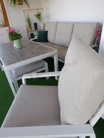 Beżowy komplet aluminiowych mebli na taras dla 7 osób - sofa 200cm, fotele i pufy - Tavaro