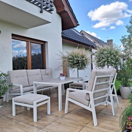 Beżowy komplet aluminiowych mebli na taras dla 7 osób - sofa 200cm, fotele i pufy - Tavaro