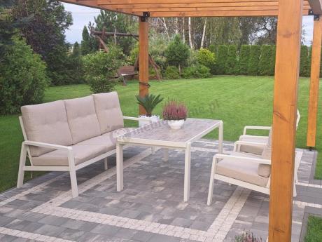 Beżowy komplet aluminiowych mebli na taras dla 7 osób - sofa 200cm, fotele i pufy - Tavaro