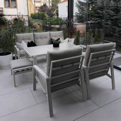 Beżowy komplet aluminiowych mebli na taras dla 7 osób - sofa 200cm, fotele i pufy - Tavaro