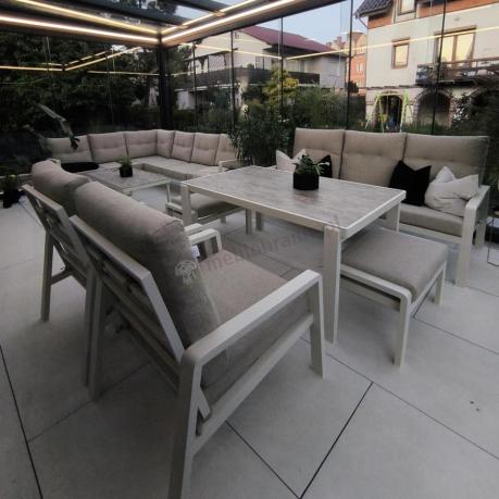 Beżowy komplet aluminiowych mebli na taras dla 7 osób - sofa 200cm, fotele i pufy - Tavaro