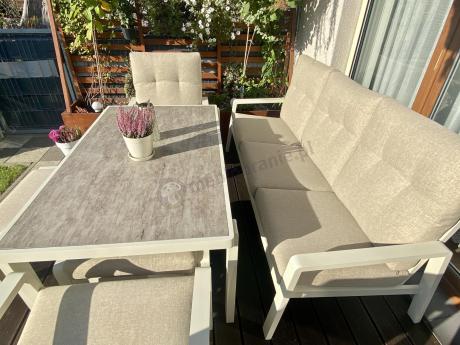 Beżowy komplet aluminiowych mebli na taras dla 7 osób - sofa 200cm, fotele i pufy - Tavaro