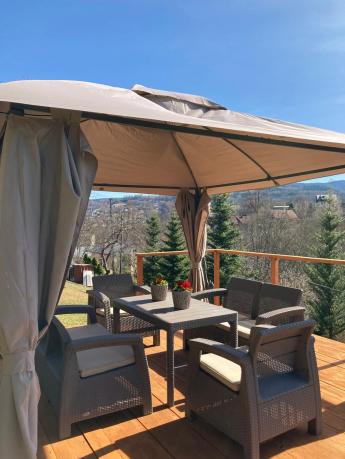 Beżowy komplet ogrodowy z podnoszonym stołem