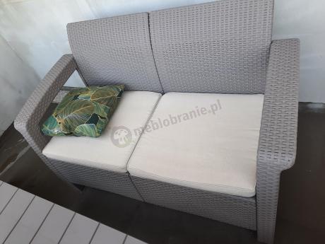 Beżowy komplet ogrodowy z podnoszonym stołem