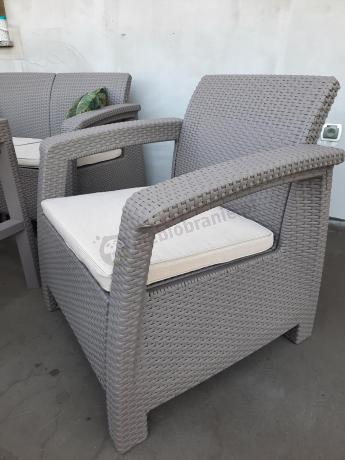 Beżowy komplet ogrodowy z podnoszonym stołem