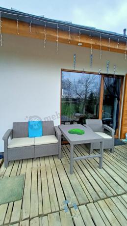 Beżowy komplet ogrodowy z podnoszonym stołem