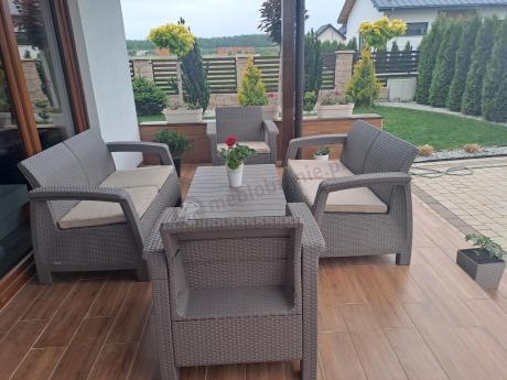 Beżowy komplet ogrodowy z podnoszonym stołem