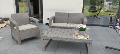 Beżowy komplet ogrodowy z podnoszonym stołem