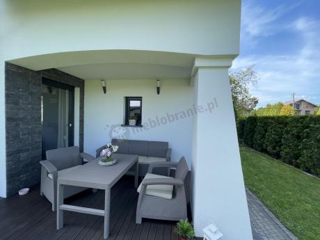 Beżowy komplet ogrodowy z podnoszonym stołem