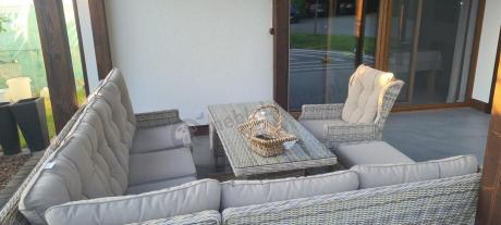 Beżowy narożnik ogrodowy z wysokim stołem i fotelem - Laritto Corner