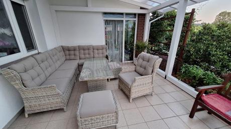 Beżowy narożnik ogrodowy z wysokim stołem i fotelem - Laritto Corner