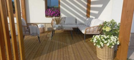 Beżowy narożnik z fotelem na taras w stylu boho - Torgiano Corner - Brown