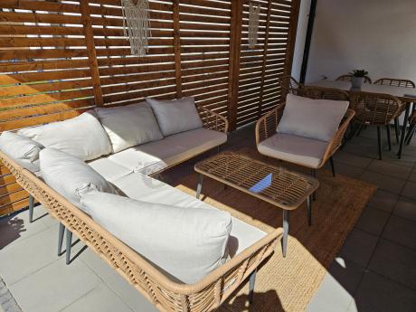 Beżowy narożnik z fotelem na taras w stylu boho - Torgiano Corner - Brown