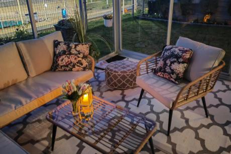 Beżowy narożnik z fotelem na taras w stylu boho - Torgiano Corner - Brown