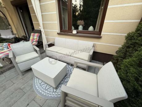 Beżowy zestaw ogrodowy dla 5 osób ze skrzynią Scandi Linea imitacja juty