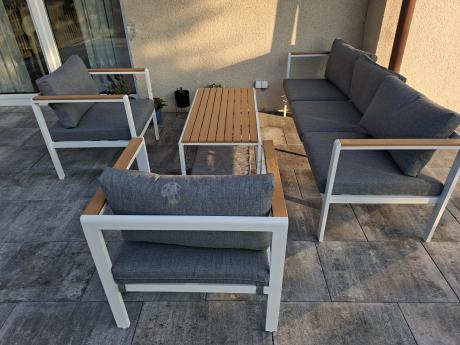 Biały komplet aluminiowych mebli ogrodowych dla 5 osób z sofą 190cm Stine