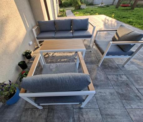 Biały komplet aluminiowych mebli ogrodowych dla 5 osób z sofą 190cm Stine