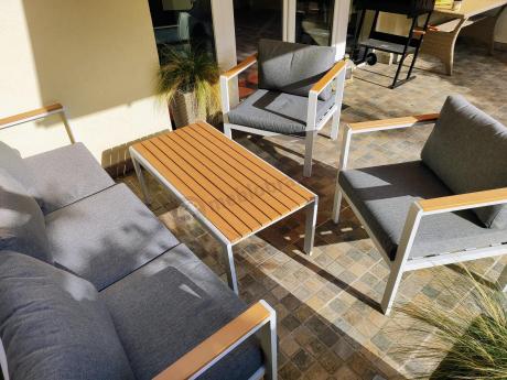 Biały komplet aluminiowych mebli ogrodowych dla 5 osób z sofą 190cm Stine