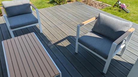 Biały komplet aluminiowych mebli ogrodowych dla 5 osób z sofą 190cm Stine