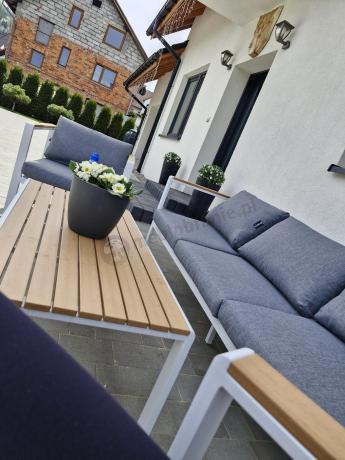 Biały komplet aluminiowych mebli ogrodowych dla 5 osób z sofą 190cm Stine