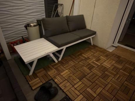 Biały nowoczesny narożnik ogrodowy na mały taras Soletto