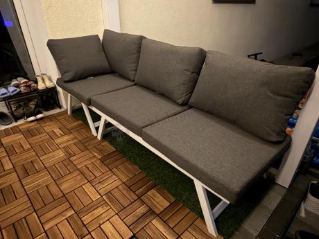 Biały nowoczesny narożnik ogrodowy na mały taras Soletto