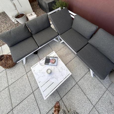 Biały nowoczesny narożnik ogrodowy na mały taras Soletto