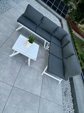 Biały nowoczesny narożnik ogrodowy na mały taras Soletto