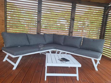 Biały nowoczesny narożnik ogrodowy na mały taras Soletto