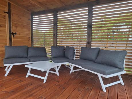 Biały nowoczesny narożnik ogrodowy na mały taras Soletto