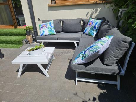 Biały nowoczesny narożnik ogrodowy na mały taras Soletto