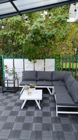 Biały nowoczesny narożnik ogrodowy na mały taras Soletto