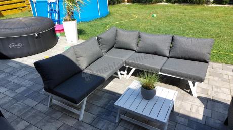 Biały nowoczesny narożnik ogrodowy na mały taras Soletto