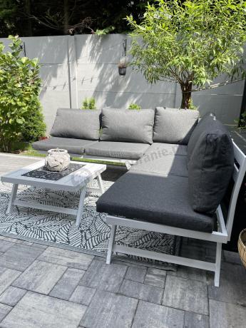 Biały nowoczesny narożnik ogrodowy na mały taras Soletto