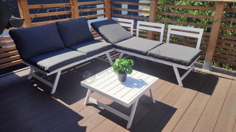 Biały nowoczesny narożnik ogrodowy na mały taras Soletto